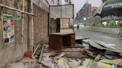 রাস্তা সম্প্রসারণে নিজেরাই সীমানা প্রাচীর ভাঙলো হাসপাতাল কর্তৃপক্ষ