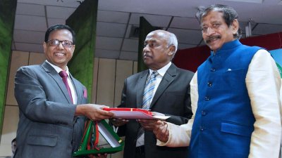 জাতীয় মানবকল্যাণ পদক পেলো এটুআই