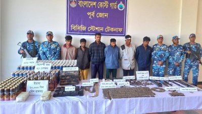 অস্ত্র ও মাদক সহ আটক ৬ রোহিঙ্গা ডাকাত