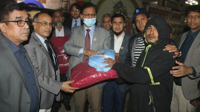 গবির, দুস্থ ও অসহায় মানুষের মাঝে কম্বল ও মশারি বিতরণ করেন ব্যাংকের সিইও অ্যান্ড ম্যানেজিং ডিরেক্টর মো. আফজাল করিম