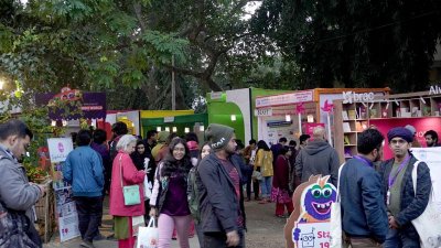 প্রথম দিনেই জমে উঠেছে ঢাকা লিট ফেস্ট