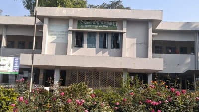 ফসলি জমিতে পুকুর খনন, সংবাদ সংগ্রহে যাওয়া সাংবাদিকদের মারধর