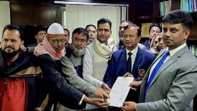 ব্রাহ্মণবাড়িয়া-২ আসনের উপনির্বাচনে মনোনয়নপত্র জমা দিচ্ছেন প্রার্থীরা