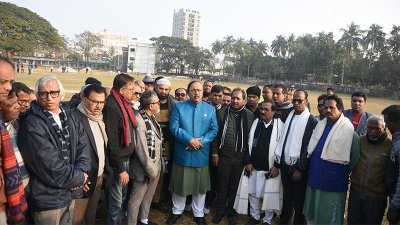 মাঠ পরিদর্শন করেছেন মেয়র এ এইচ এম খায়রুজ্জামান লিটনসহ আওয়ামী লীগের নেতারা