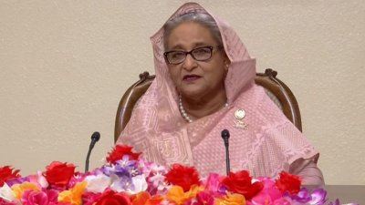 জাতির উদ্দেশে ভাষণ দিচ্ছেন প্রধানমন্ত্রী শেখ হাসিনা