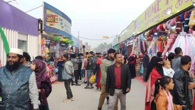মেলার ষষ্ঠ দিনে আজ দর্শনার্থীদের ভিড় বেড়েছে