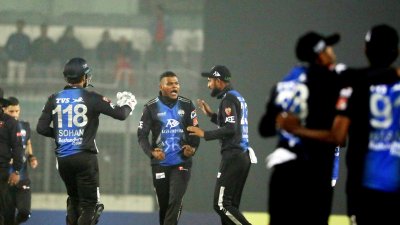 দারুণ এক জয়ে বিপিএলের প্রত্যাবর্তন ম্যাচটি রাঙালো একবারের চাম্পিয়ন রংপুর রাইডার্স