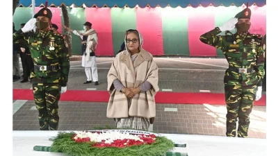 জাতির পিতার সমাধিতে প্রধানমন্ত্রীর শ্রদ্ধা
