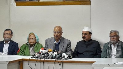 বিএনপির কেন্দ্রীয় কার্যালয়ে এক সংবাদ সম্মেলনে দলের স্থায়ী কমিটির সদস্য ড. খন্দকার মোশাররফ হোসেন