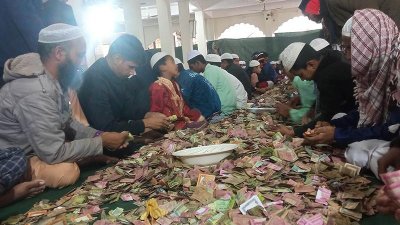 দানবাক্সে পাওয়া টাকা
