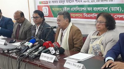 জাতীয় প্রেস ক্লাবের তফাজ্জল হোসেন মানিক মিয়া হলে আলোচনা সভায় বক্তব্য দেন আমির খসরু মাহমুদ চৌধুরী