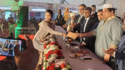 মেলার সমাপনী অনুষ্ঠানে তাদের হাতে নিয়োগপত্র তুলে দেন যুব ও ক্রীড়া প্রতিমন্ত্রী জাহিদ আহসান রাসেল