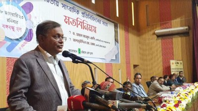 সাংবাদিকের সঙ্গে মতবিনিময় সভায় বক্তব্য রেখেছেন তথ্যমন্ত্রী
