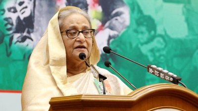 বঙ্গবন্ধুর স্বদেশ প্রত্যাবর্তন দিবস উপলক্ষে আওয়ামী লীগ আয়োজিত আলোচনা সভায় বক্তৃতা করছেন প্রধানমন্ত্রী শেখ হাসিনা। ছবি: ফোকাস বাংলা