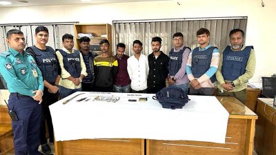 গ্রেফতার পাঁচ ডাকাত