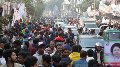 বিএনপির গণ-অবস্থান কর্মসূচি ঘিরে রাজধানীর কিছু পয়েন্টে তীব্র যানজট সৃষ্টি হয়। ছবি: নাসিরুল ইসলাম