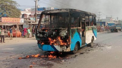 পুড়িয়ে দেওয়া বাস