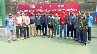 বিজয়ীদের সঙ্গে অতিথিরা।