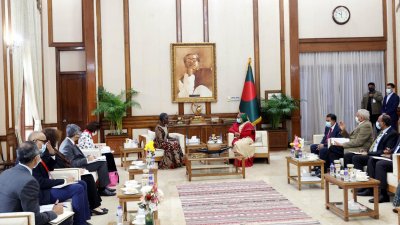 আইএমএফ প্রতিনিধি দলের সঙ্গে সাক্ষাৎ করেন প্রধানমন্ত্রী শেখ হাসিনা (ছবি: ফোকাস বাংলা)