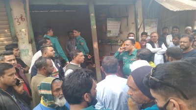 বাঙ্গালগাছ বাজারে দোকানের তালা কেটে ২২০ বস্তা চাল নিয়ে গেছে ডাকাতরা