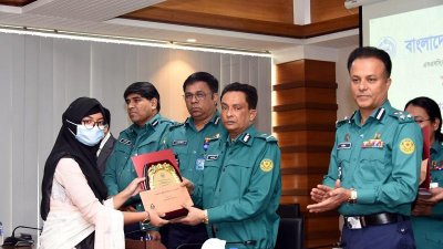 পুলিশ মেধাবৃত্তি পেলেন ২৭১ জন পুলিশ সদস্যের সন্তান