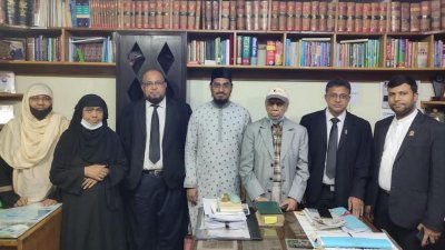 আইনজীবীদের সঙ্গে মো. মুস্তাকিম