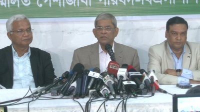 বক্তব্য রাখছেন মির্জা ফখরুল ইসলাম আলমগীর