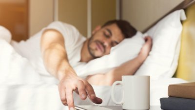 সকালে ঘুম ভাঙতে চায় না? জেনে নিন ১০ টিপস