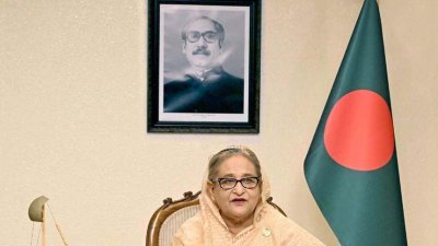 বক্তব্য রাখছেন প্রধানমন্ত্রী শেখ হাসিনা