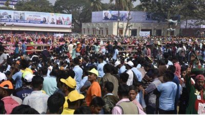 রাজশাহীতে জনসভাস্থলে উপস্থিত জনতা