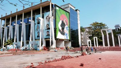 ৯ বছরেও শেষ হয়নি বরিশাল শহীদ মিনার সংলগ্ন বঙ্গবন্ধু অডিটোরিয়ামের নির্মাণকাজ