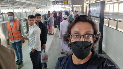 মেট্রোরেলে চড়ার অভিজ্ঞতা জানালেন রাদওয়ান মুজিব