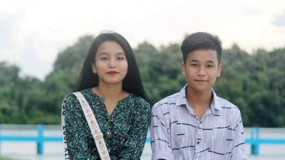 একমাত্র ছোট ভাই পার্বণের সঙ্গে ঋতুপর্ণা।