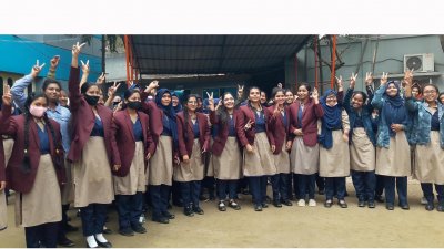 দিনাজপুরের হলিল্যান্ড কলেজের শিক্ষার্থীদের উদযাপন
