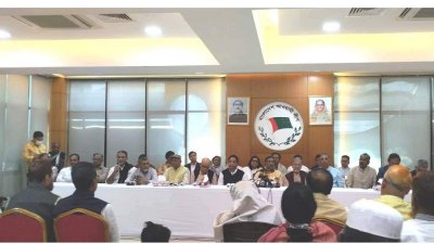 আওয়ামী লীগের কেন্দ্রীয় কার্যালয়ে যৌথ সভায় কথা বলছেন ওবায়দুল কাদের