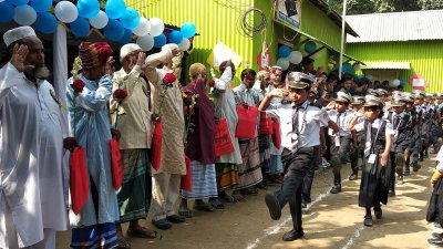 শিক্ষা প্রতিষ্ঠানের দুই যুগ পূর্তির অনুষ্ঠানে ২০ কৃষককে অতিথি করে সম্মাননা