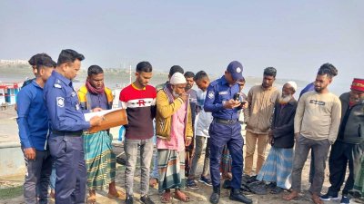 ঘটনাস্থলে পুলিশ