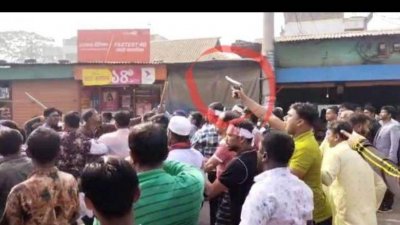 বিএনপির পদযাত্রা থেকে অস্ত্র উঁচিয়ে আওয়ামী লীগ অফিসে হামলা