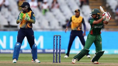 বাজে ফিল্ডিংয়ের খেসারত দিলো বাংলাদেশ