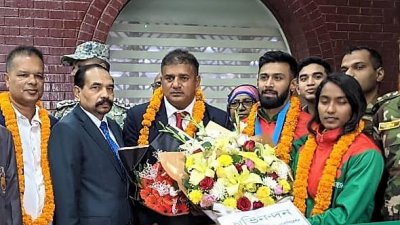 দেশে ফিরেই বিমানবন্দরে উষ্ণ সংবর্ধনা পেলেন সোনাজয়ী ইমরানুর