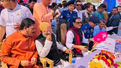 কবিরহাট উপজেলায় কর্মী সমাবেশের মঞ্চে ওবায়দুল কাদের