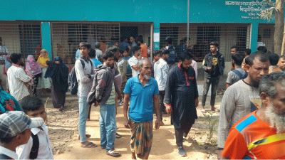 স্কুলড্রেস না থাকায় শিক্ষার্থীদের পেটালেন শিক্ষক