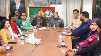 মতবিনিময় সভায় বক্তব্য রাখছেন গোলাম মোহাম্মদ কাদের