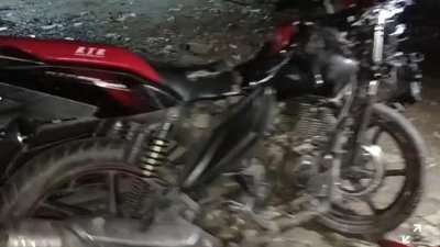 বটগাছে মোটরসাইকেলের ধাক্কায় যুবকের মৃত্যু, আহত ২