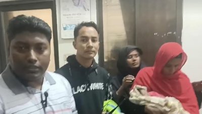 স্বজনদের সঙ্গে উদ্ধার নবজাতক