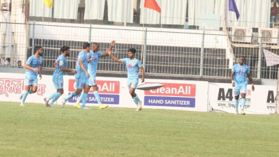 পিছিয়ে থেকে গোল শোধ দিয়ে আবাহনীর উল্লাস, কিন্তু দ্বিতীয়ার্ধে তা উবে গেছে, ম্যাচ হেরে মাঠ ছাড়তে হয়েছে