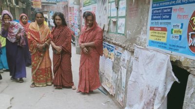 ঘটনাস্থলে স্থানীয়রা