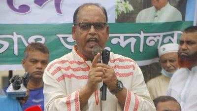 বক্তব্য রাখছেন শামসুজ্জামান দুদু