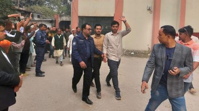 আদালত থেকে কারাগারে নেওয়া হচ্ছে বিএনপির এক নেতাকে