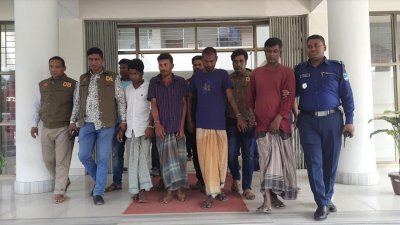 গ্রেফতার ফজলু শেখ ও তার সহযোগীরা